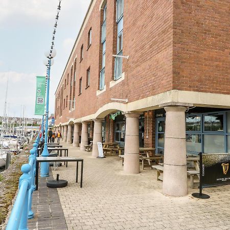 15 Sovereign House Apartment Milford Haven Exterior photo