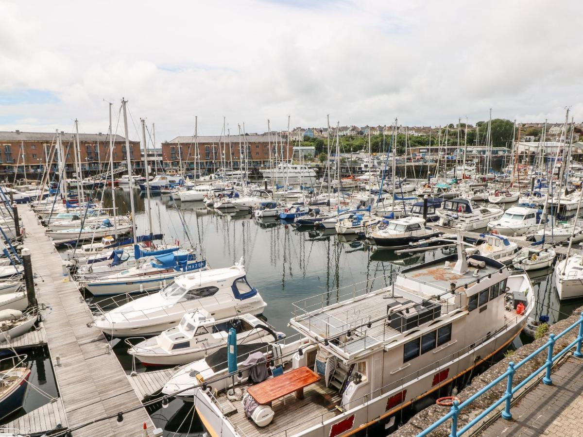 15 Sovereign House Apartment Milford Haven Exterior photo